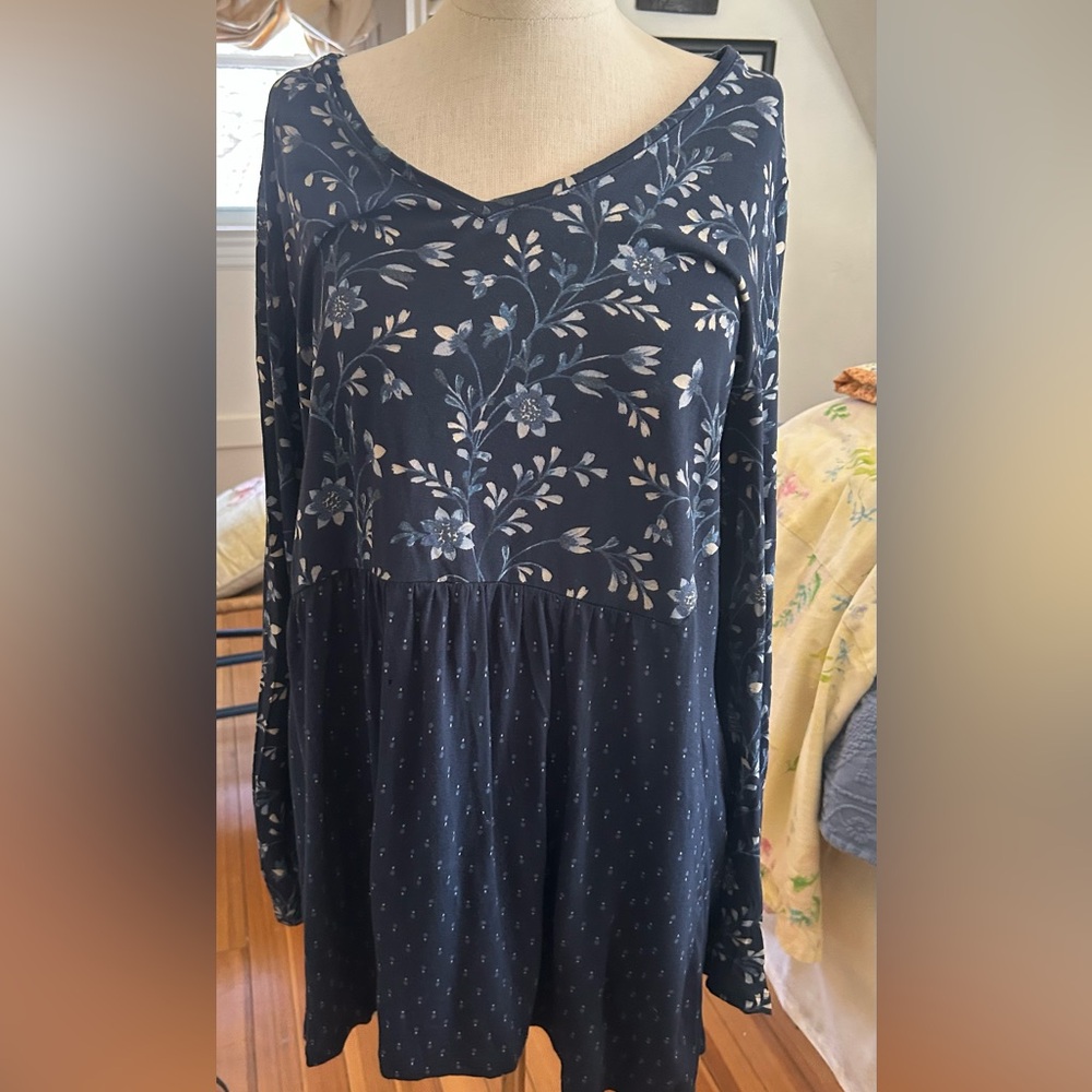 J Jill  v neck blue floral tunic top. Large